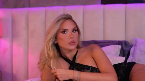 Selena online show from April 18, 2026, 7:56 am