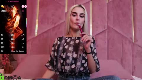 Selena online show from November 29, 2025, 5:32 am