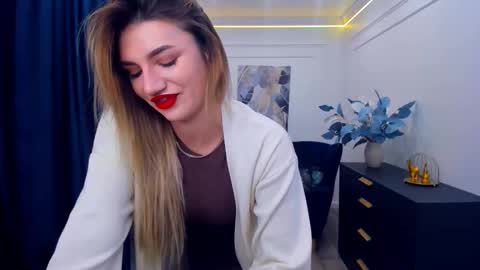 selenaemoore online show from September 18, 2025, 3:52 am