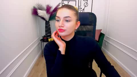 selenaemoore online show from November 6, 2025, 4:13 am