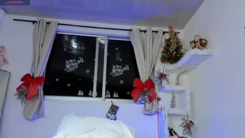 selenafox online show from November 19, 2025, 2:00 am