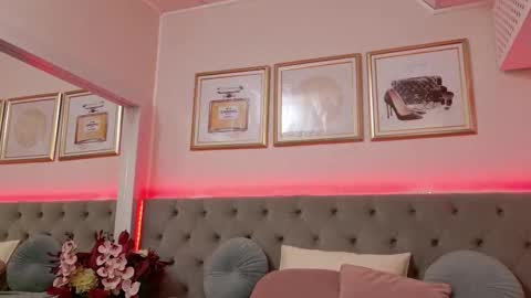 selenajoy_ online show from November 16, 2025, 6:19 am