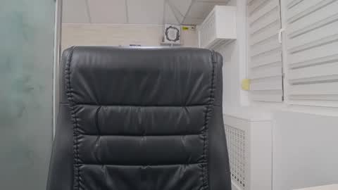 selenajoy_ online show from November 18, 2025, 4:17 am