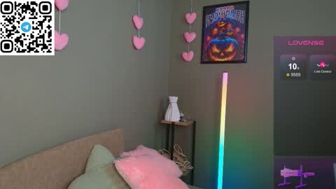 Snapshot of selenalune chatting on November 6, 2025, 2:34 am Selena online show from November 6, 2025, 2:34 am