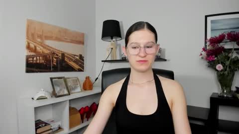 s e l e n a online show from May 14, 2026, 5:36 am