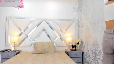 Selena reyess online show from December 3, 2025, 12:36 pm