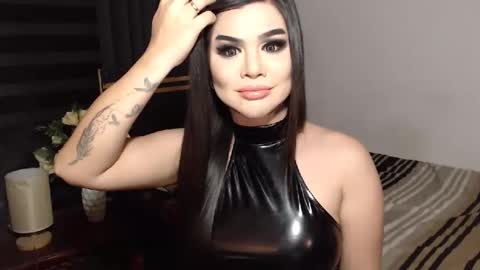 Snapshot of selenashemale chatting on December 10, 2024, 1:11 am Selena online show from December 10, 2024, 1:11 am