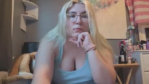 Selene online show from April 2, 2026, 12:25 pm