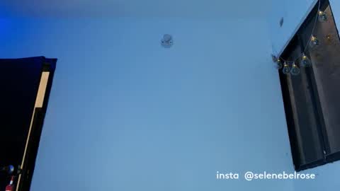 Selena online show from September 23, 2025, 11:46 am