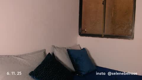 Selena online show from November 6, 2025, 2:29 pm