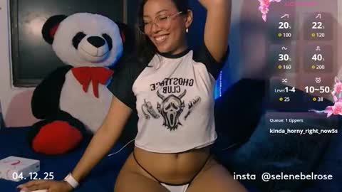 Selena online show from December 4, 2025, 6:12 am