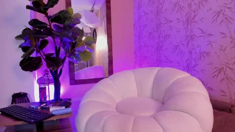 selenenorth online show from April 8, 2026, 4:12 am