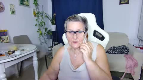 Selenna online show from April 3, 2026, 4:49 pm