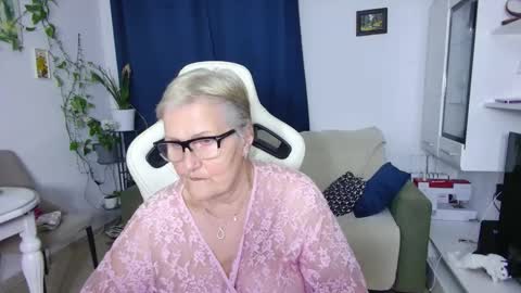 Selenna online show from April 16, 2026, 5:14 pm