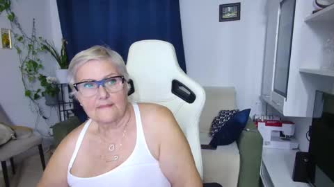 Selenna online show from April 20, 2026, 5:48 pm