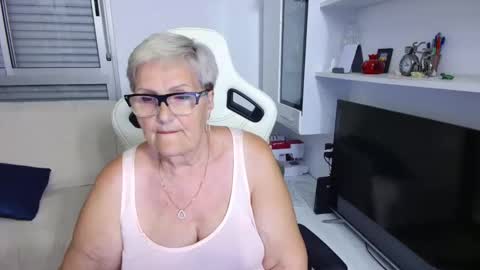 Snapshot of selenna57 chatting on May 11, 2026, 5:43 pm Selenna online show from May 11, 2026, 5:43 pm