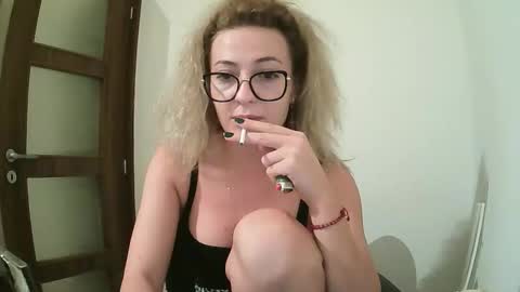 Selenna online show from September 24, 2025, 7:28 pm