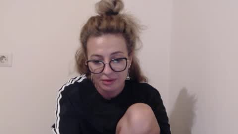 Selenna online show from October 9, 2025, 8:51 pm