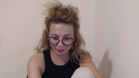 Selenna online show from October 10, 2025, 7:35 pm