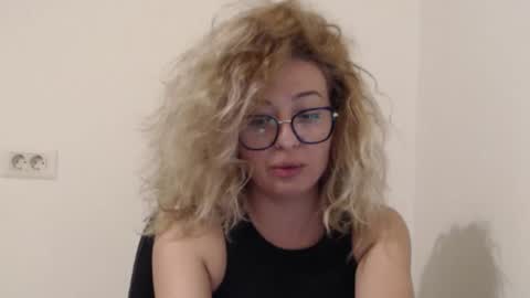 Selenna online show from October 28, 2025, 5:04 pm