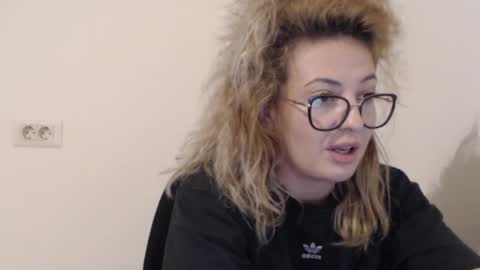 Selenna online show from October 29, 2025, 4:09 pm