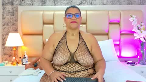 Selenna Cooper online show from January 6, 2026, 11:47 am