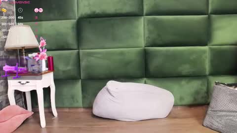 Snapshot of selensummer chatting on October 12, 2025, 7:02 pm Selen online show from October 12, 2025, 7:02 pm