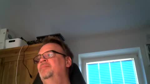 Snapshot of selftest4 chatting on October 27, 2025, 9:02 am selftest4 online show from October 27, 2025, 9:02 am