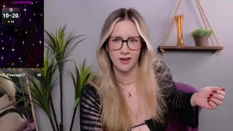 Snapshot of selina_thick chatting on December 4, 2025, 4:22 am Selina Mae online show from December 4, 2025, 4:22 am