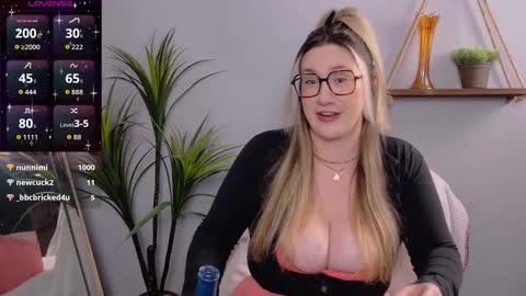 Snapshot of selina_thick chatting on February 27, 2026, 4:12 am Selina Mae online show from February 27, 2026, 4:12 am