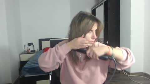 sellena_angels online show from February 19, 2025, 4:11 pm