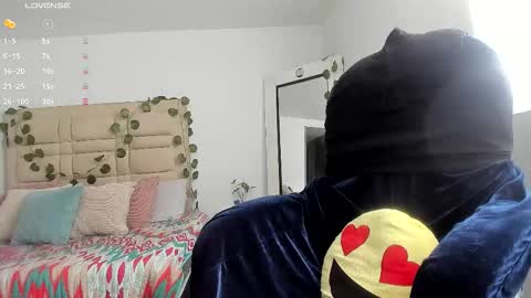 Selyn online show from November 16, 2025, 6:57 pm