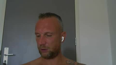 sence08 online show from September 19, 2025, 11:44 am