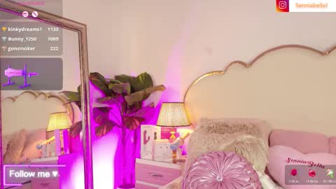 Sennia online show from March 7, 2026, 3:09 pm