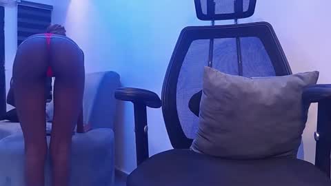 Snapshot of sensational_ave chatting on September 14, 2025, 12:37 pm sensational_ave online show from September 14, 2025, 12:37 pm