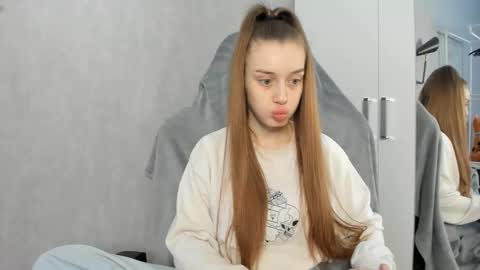 Snapshot of sensitiveana chatting on February 18, 2026, 9:49 am Anna online show from February 18, 2026, 9:49 am