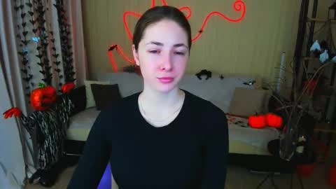 sensitiveheartt online show from November 3, 2025, 4:47 am