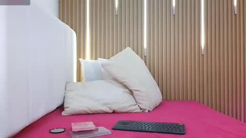 Sensual Kim77 online show from March 15, 2026, 12:44 pm