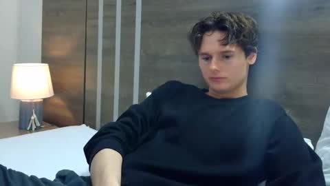 Cam online show from December 1, 2025, 4:28 am