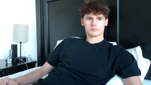 Cam online show from April 29, 2026, 9:32 pm