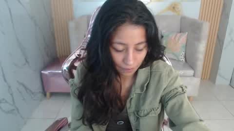serabella_s online show from December 16, 2025, 1:05 pm