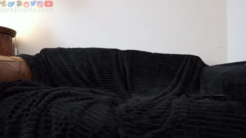 SeraReads online show from November 30, 2025, 4:38 am