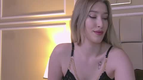 Snapshot of serena_bennet chatting on May 12, 2026, 7:16 am Serena online show from May 12, 2026, 7:16 am