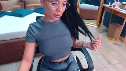 Serena online show from October 11, 2025, 3:50 am