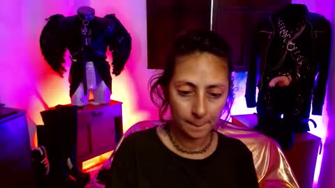 Snapshot of serena_xyz chatting on September 17, 2025, 7:15 pm Serena Xyz online show from September 17, 2025, 7:15 pm