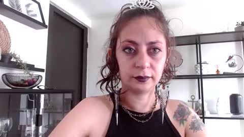 Serena Xyz online show from November 9, 2025, 5:44 pm