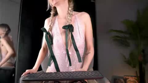 SerenaGrant online show from February 2, 2026, 4:00 am