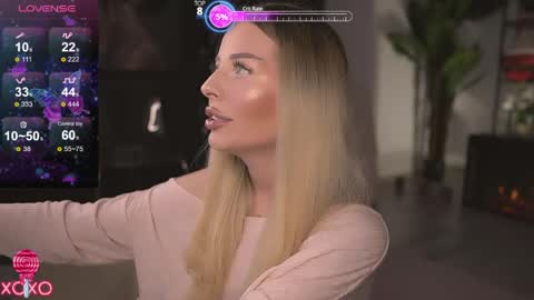 Snapshot of serenanoir chatting on May 10, 2026, 8:14 pm Serena online show from May 10, 2026, 8:14 pm