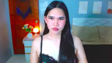 Snapshot of serenastra chatting on March 1, 2026, 5:37 pm serenastra online show from March 1, 2026, 5:37 pm