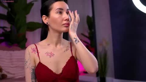 Serena online show from November 18, 2025, 11:36 am